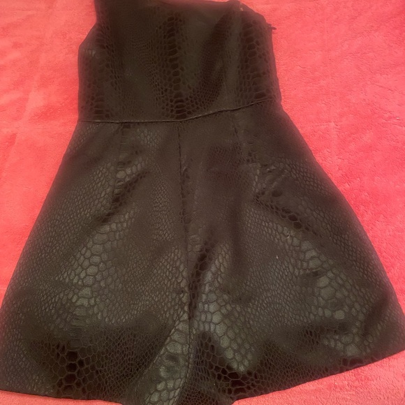 DO+BE Black Asymmetrical Romper Small - Picture 3 of 4